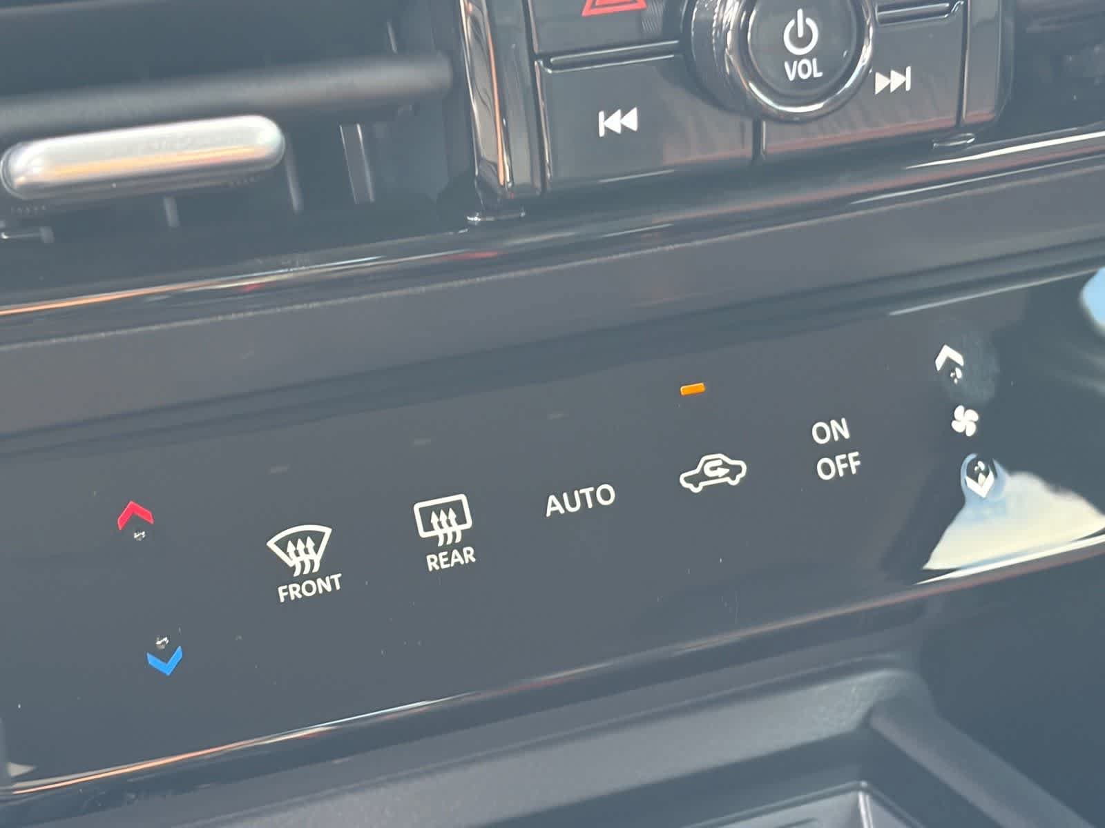 Used 2026 Nissan Kicks SR FWD image 17