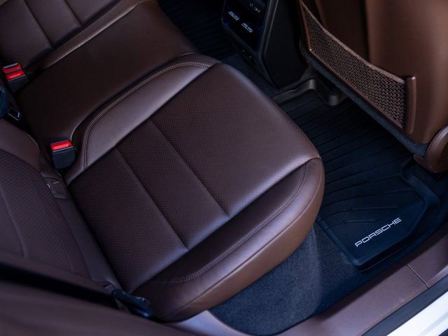 Certified 2025 Porsche Macan Electric image 36