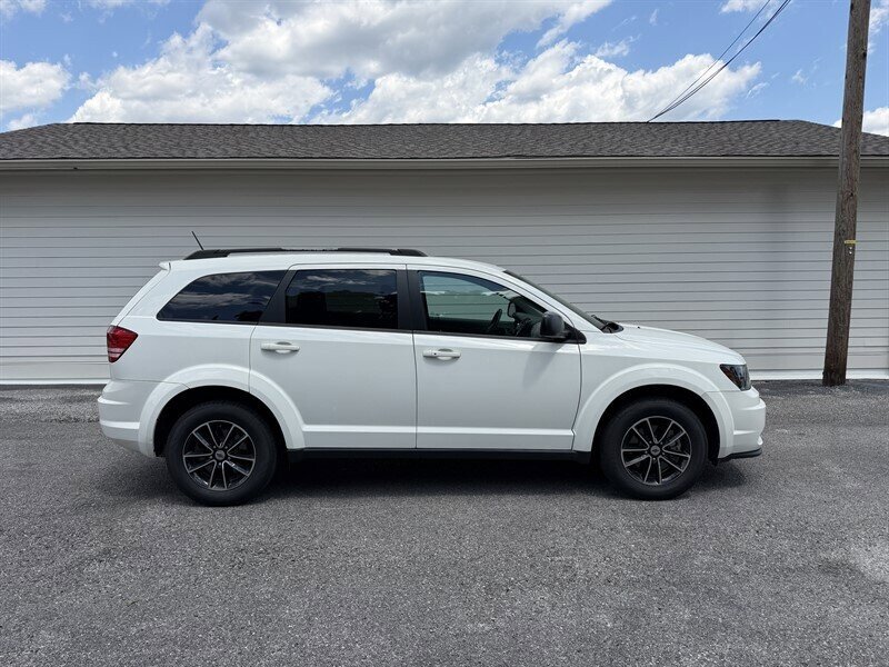 Used 2018 Dodge Journey SE w/ Connectivity Group