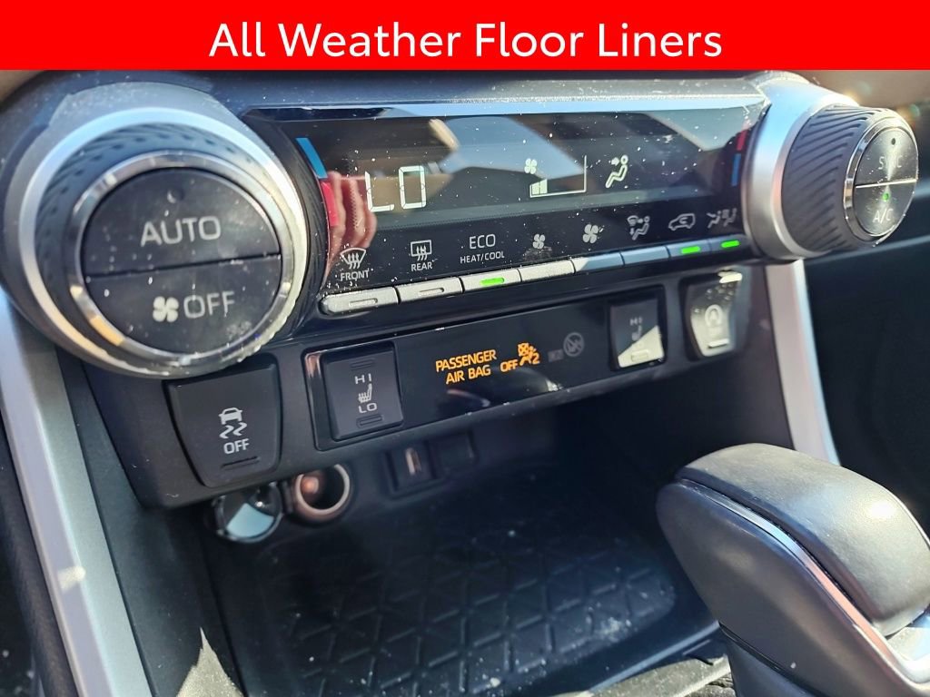 Used 2020 Toyota RAV4 XLE Premium image 12