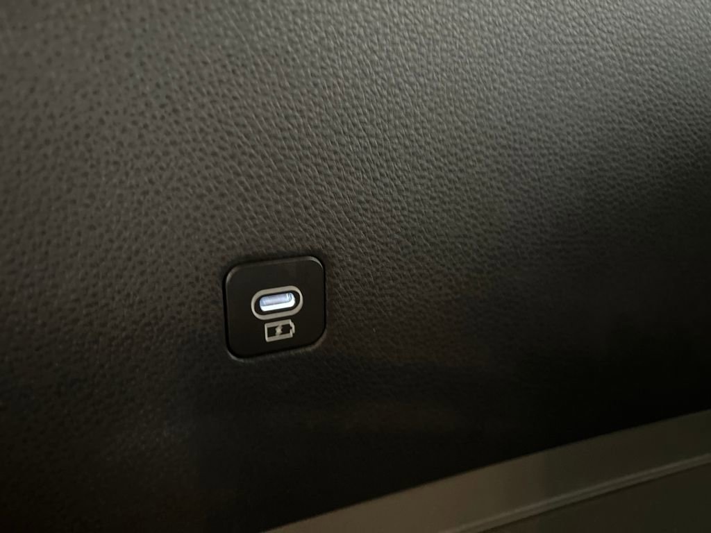 Used 2025 Kia Carnival image 34