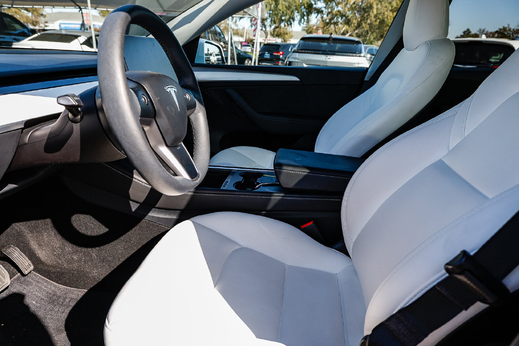 Used 2024 Tesla Model Y Long Range AWD/4WD image 11