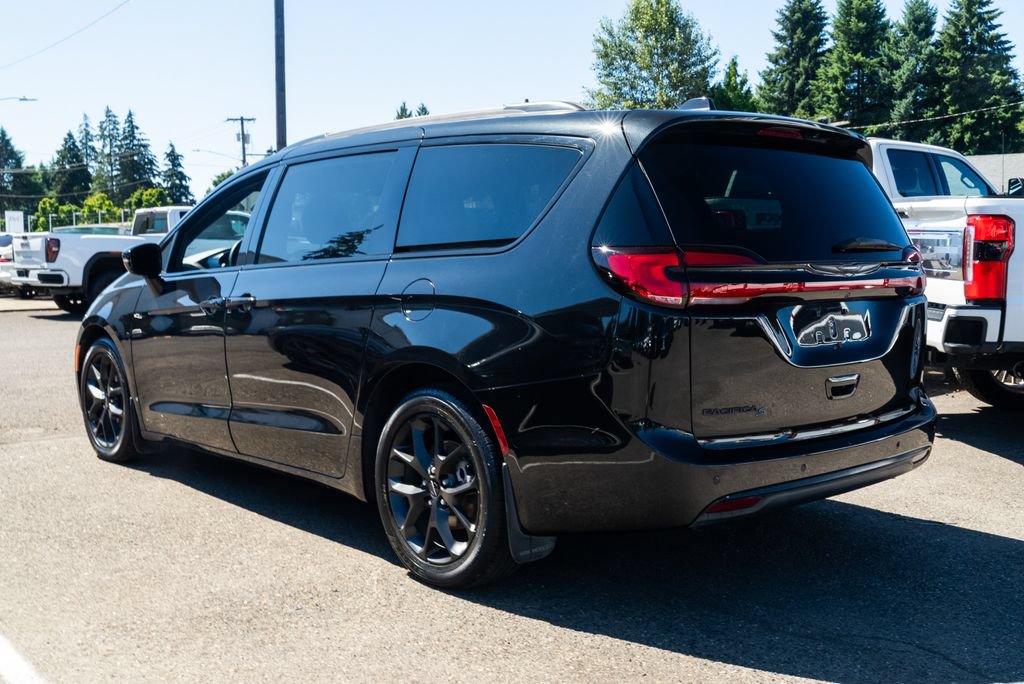 Used 2021 Chrysler Pacifica Touring w/ S Appearance Package FWD image 4