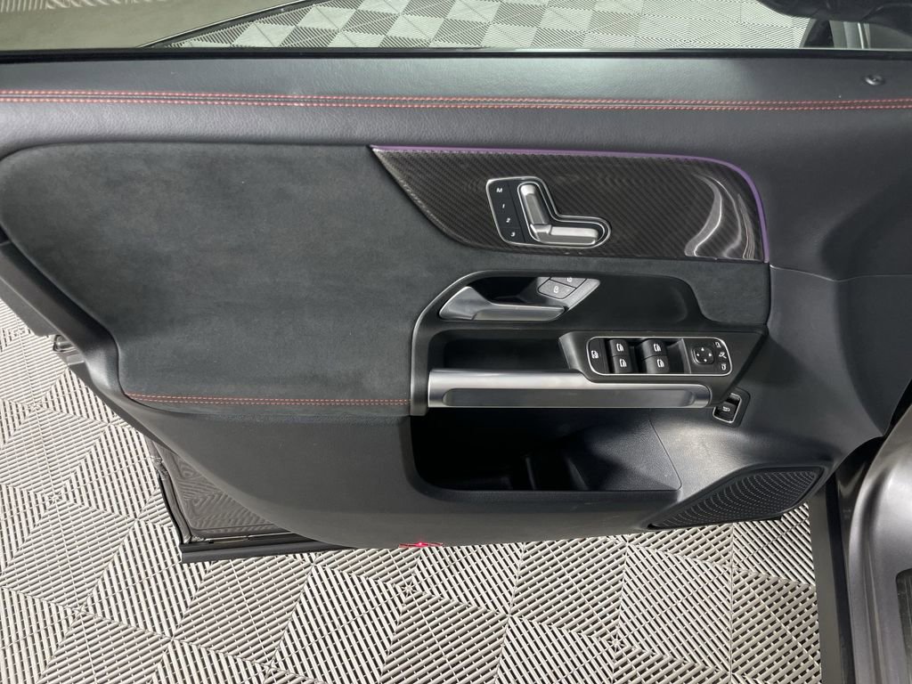 Used 2022 Mercedes-Benz GLB 35 AMG 4MATIC image 22