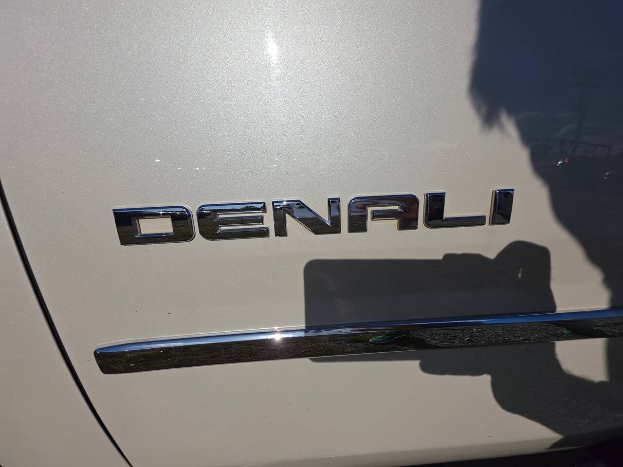 Used 2015 GMC Yukon Denali w/ Touring Package AWD/4WD image 48