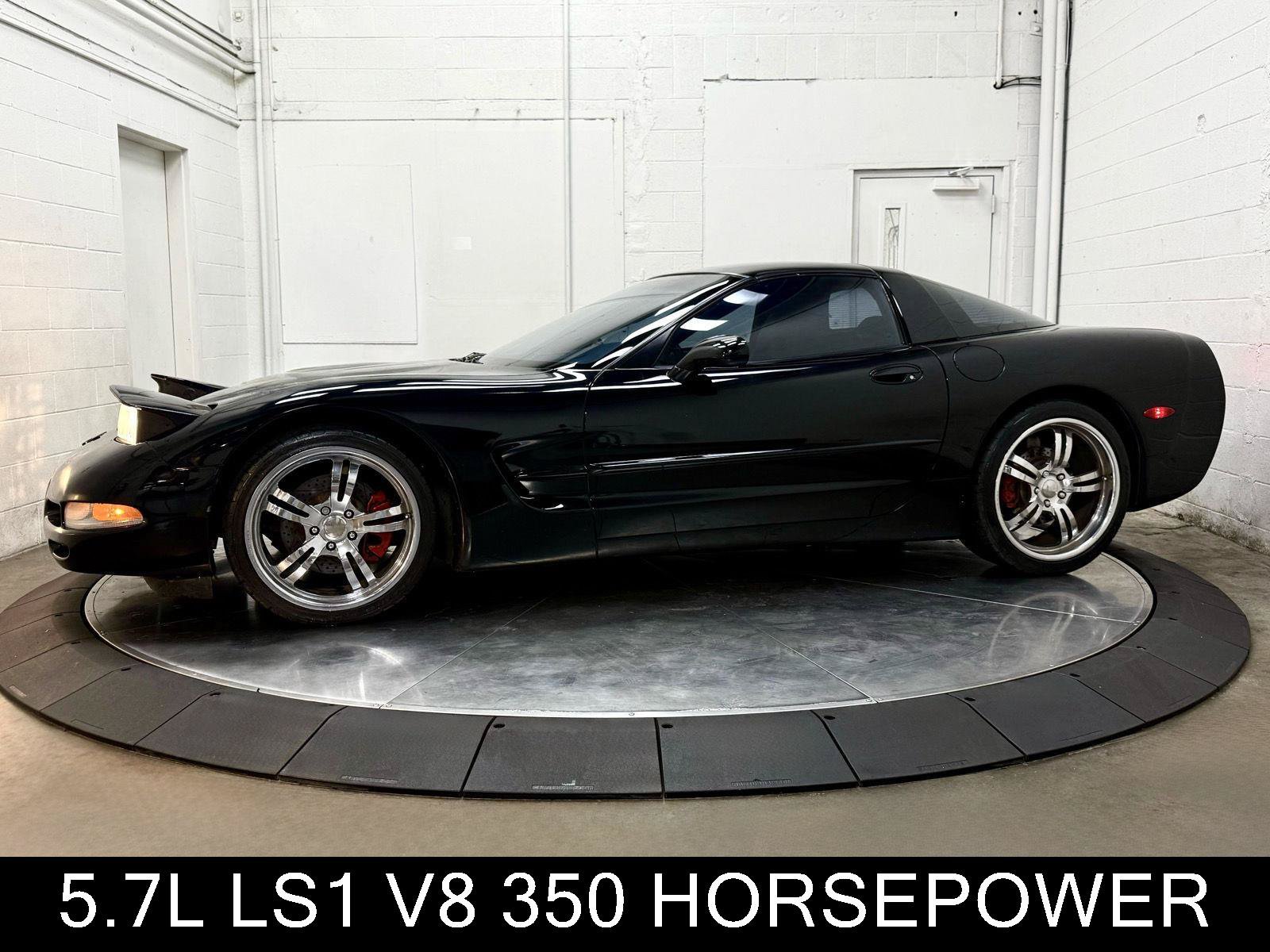 Used 2004 Chevrolet Corvette Coupe w/ Preferred Equipment Group RWD image 3