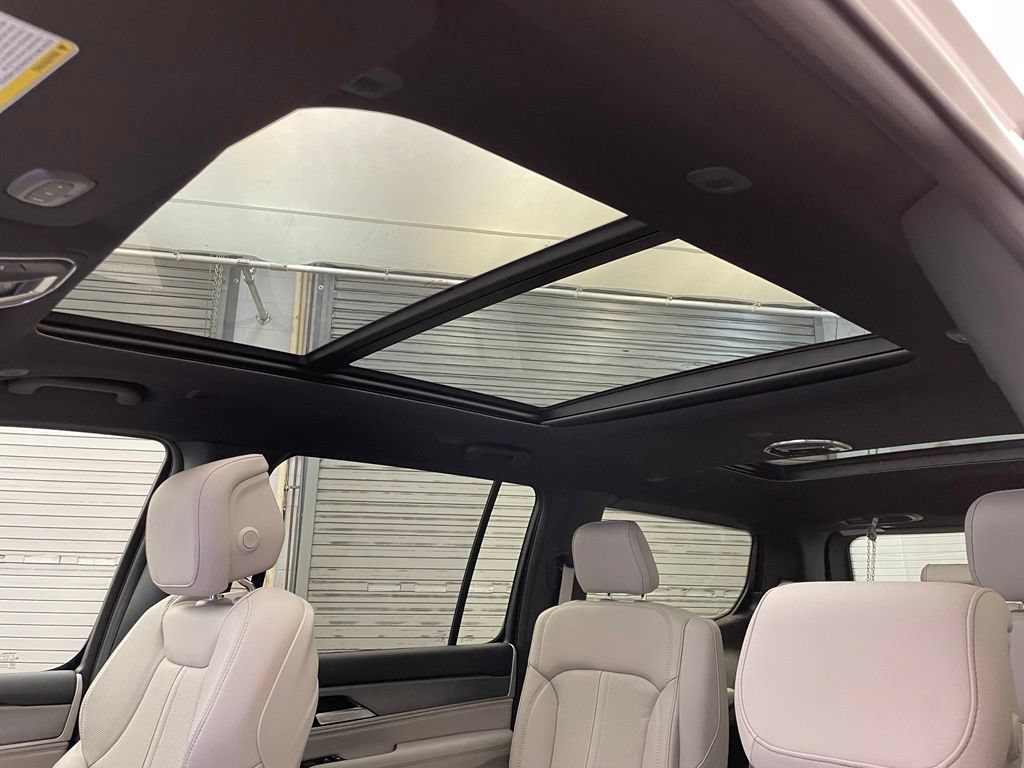 New 2026 Jeep Grand Wagoneer 2WD w/ Premium Group I image 16