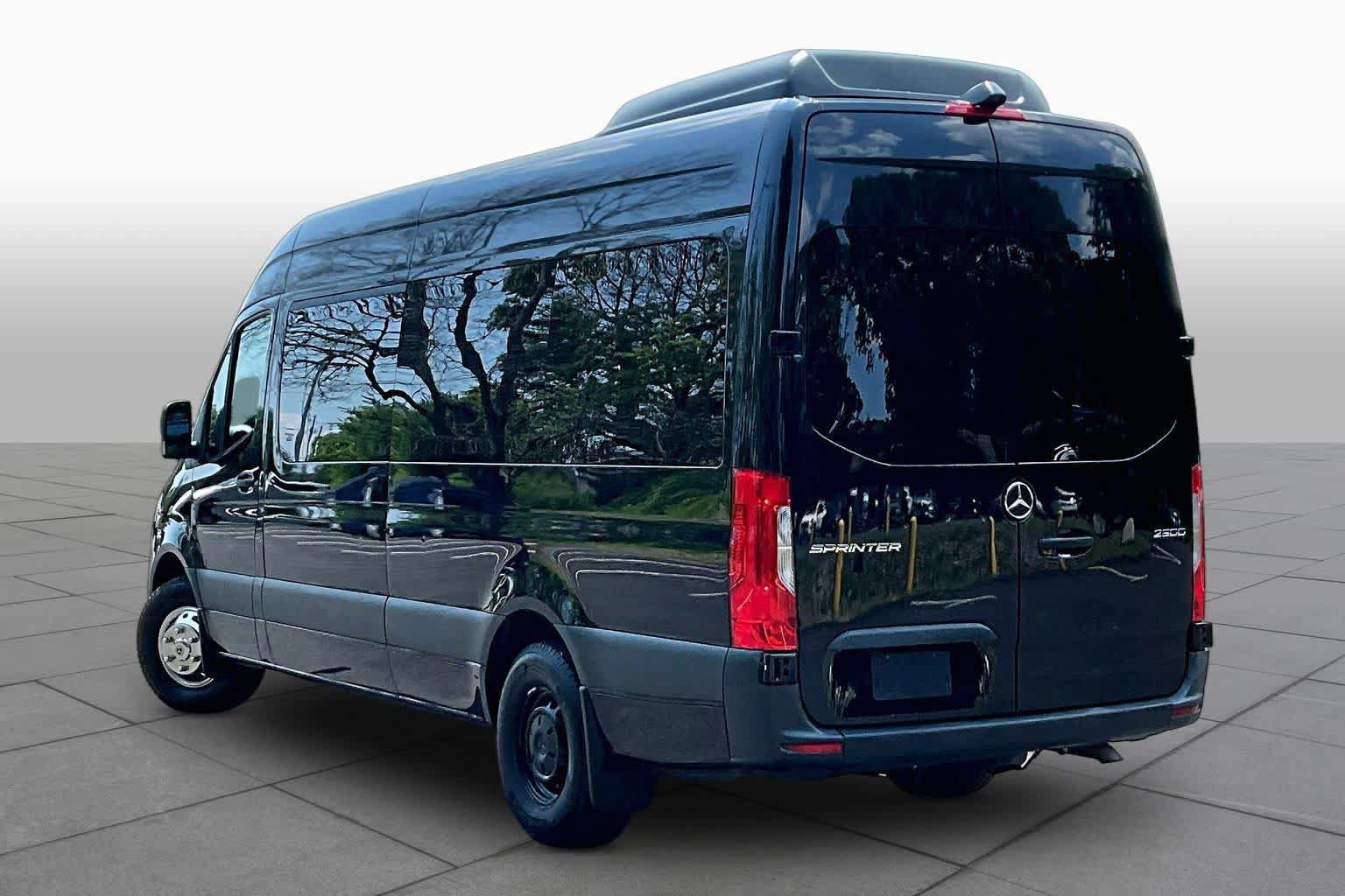 Used 2022 Mercedes-Benz Sprinter 2500 image 12
