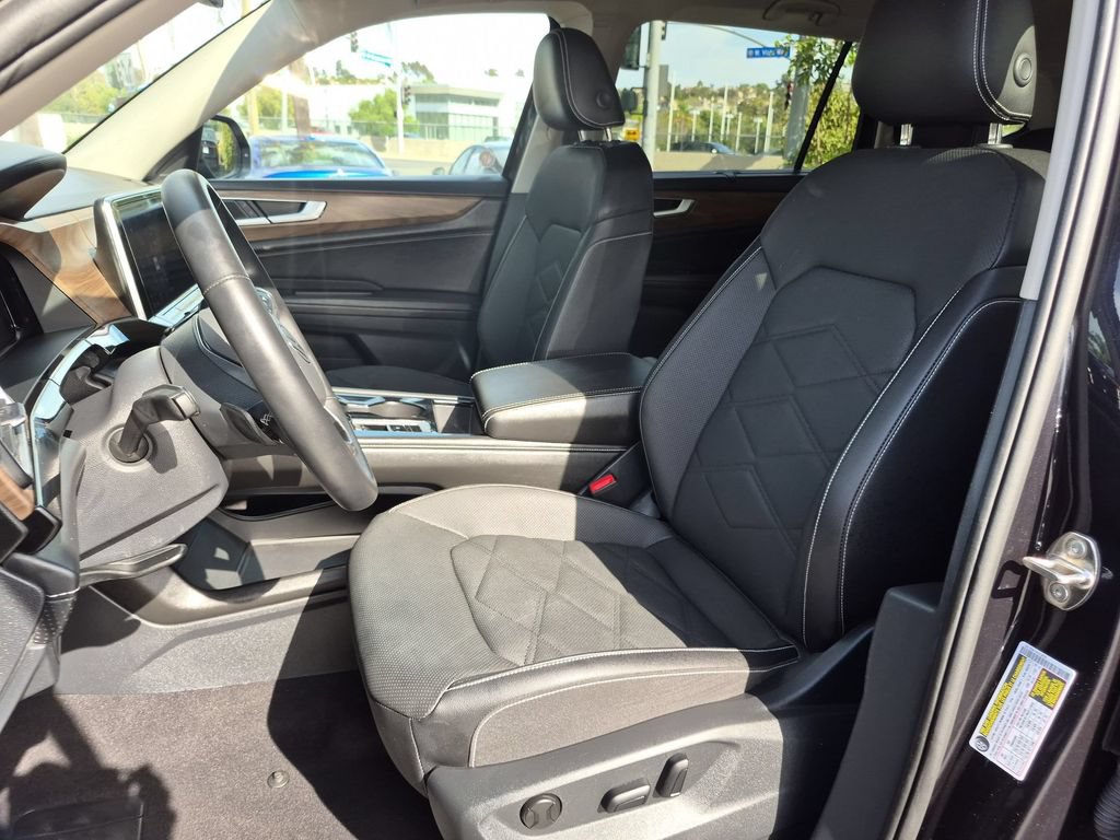 Used 2025 Volkswagen Atlas SE FWD image 25