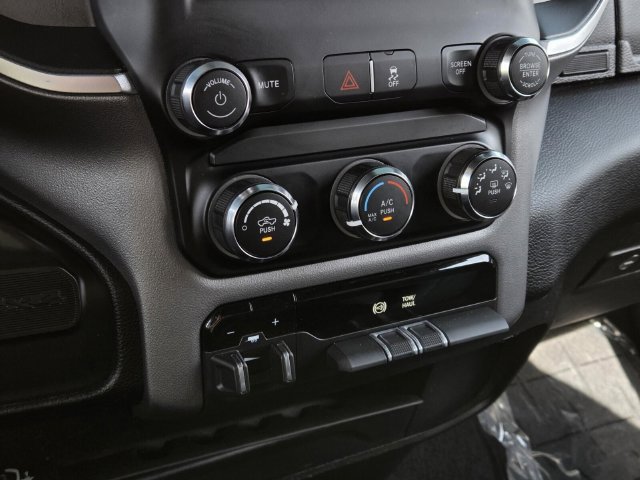 Used 2024 RAM 2500 Big Horn AWD/4WD image 31