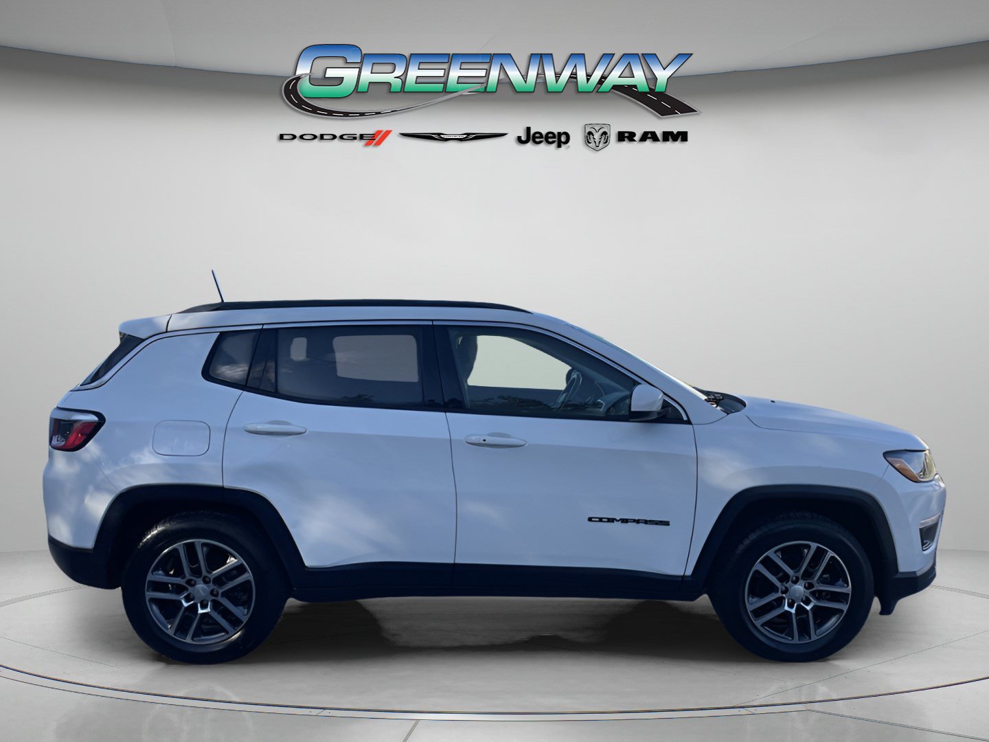 Used 2017 Jeep Compass Latitude w/ Popular Equipment Group FWD image 5