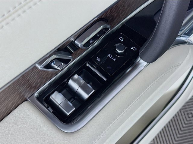 New 2026 Land Rover Range Rover SE image 20