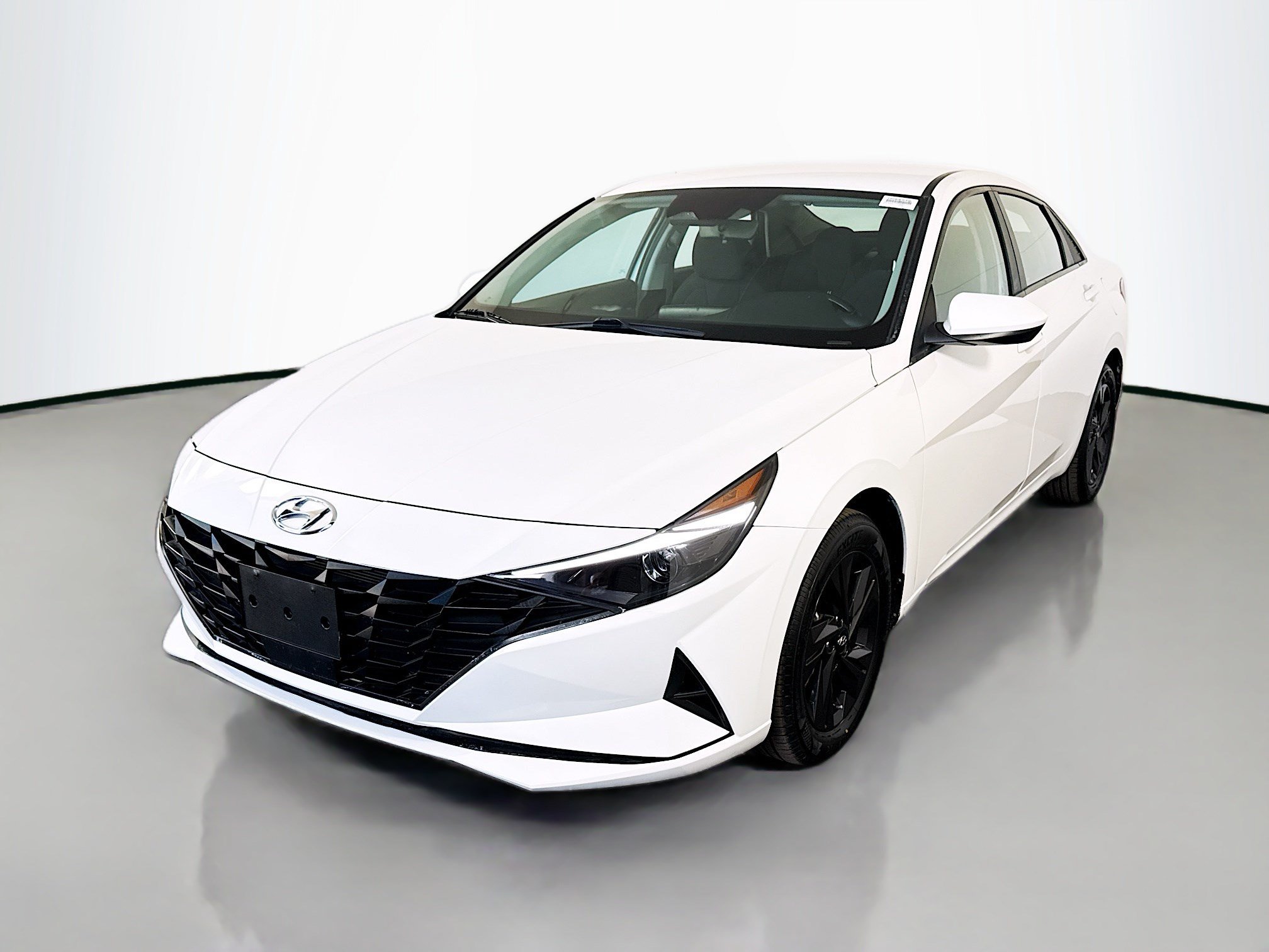 Used 2022 Hyundai Elantra SEL w/ Convenience Package FWD image 4