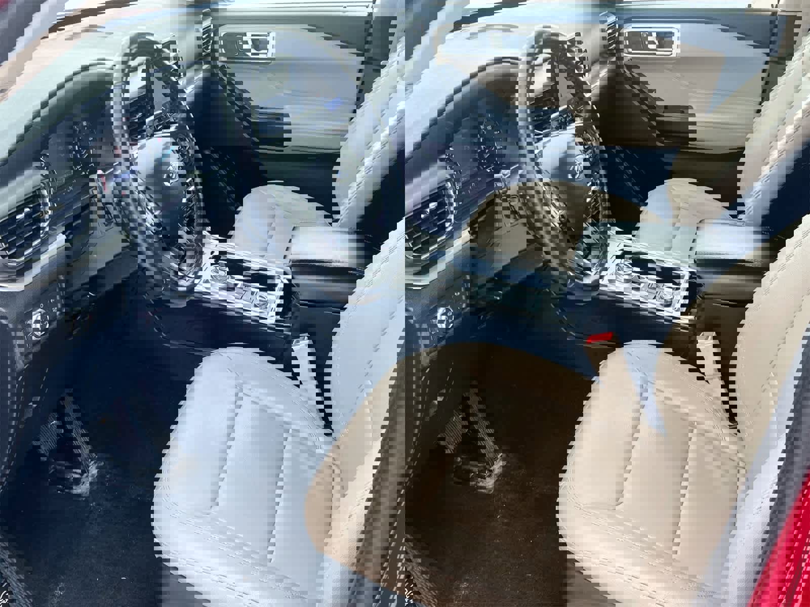 Used 2020 Ford Explorer XLT w/ Equipment Group 202A image 10