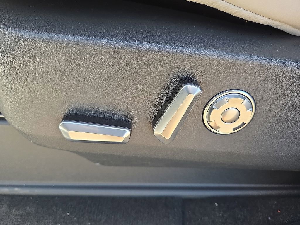 New 2026 Lincoln Navigator Premiere image 16