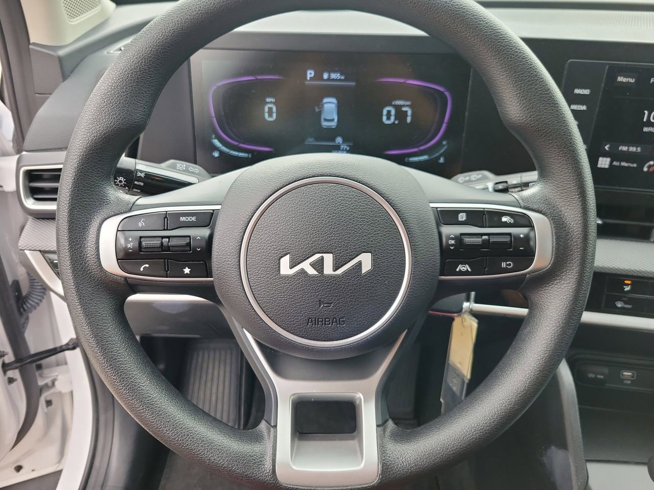 Used 2025 Kia Sportage LX image 17