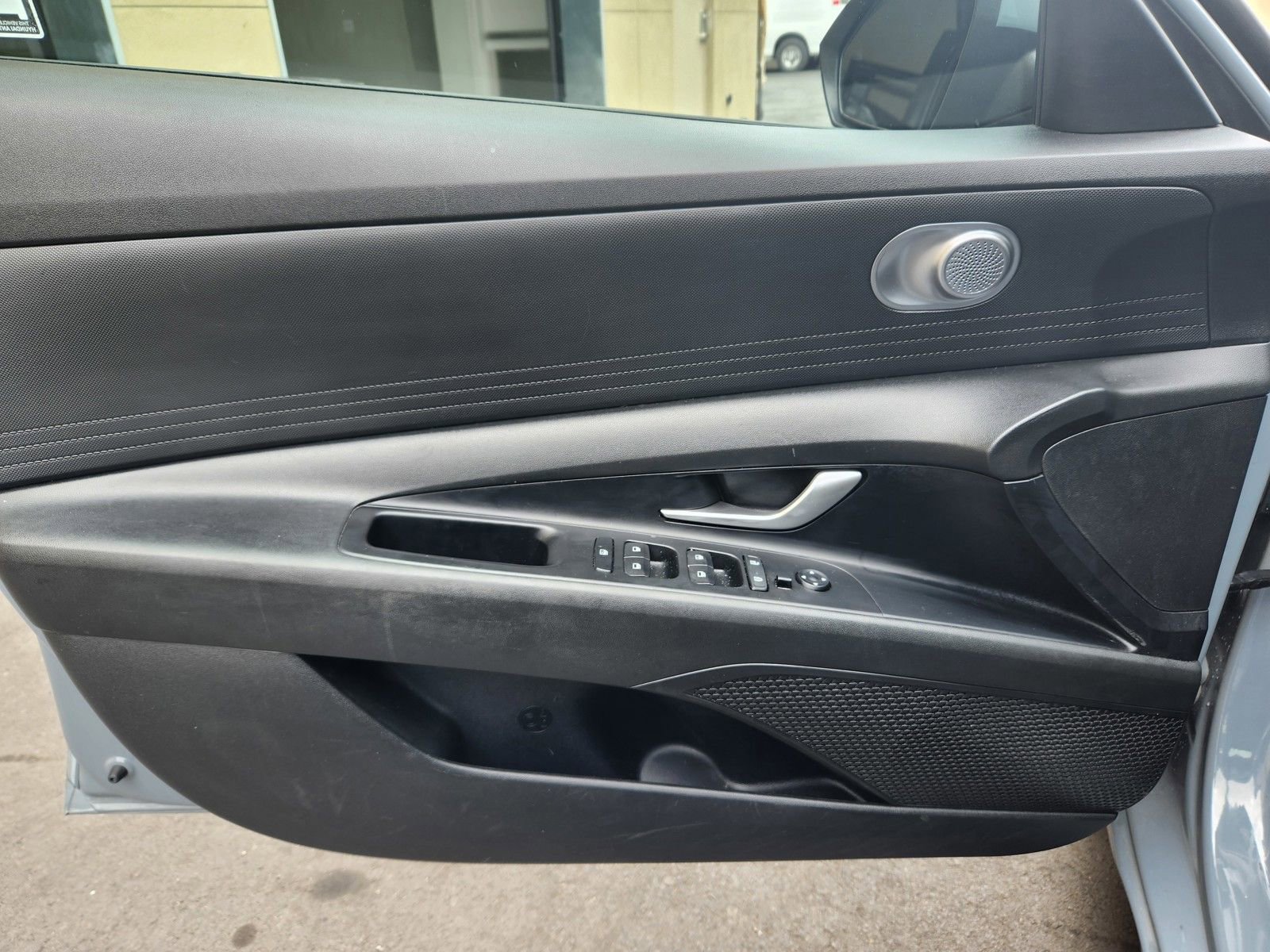 Used 2021 Hyundai Elantra SE FWD image 16