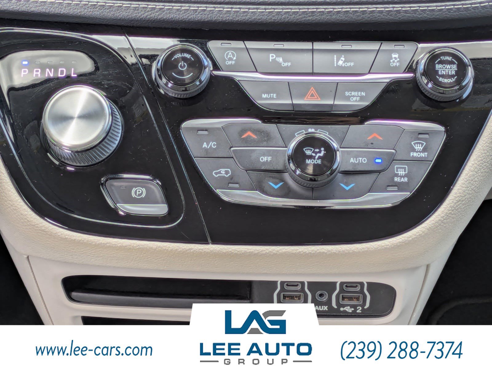 Used 2021 Chrysler Pacifica Touring-L FWD image 17