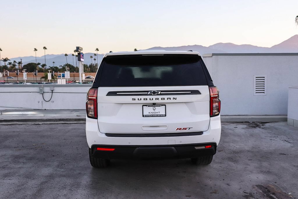 Used 2023 Chevrolet Suburban RST w/ Luxury Package RWD image 8
