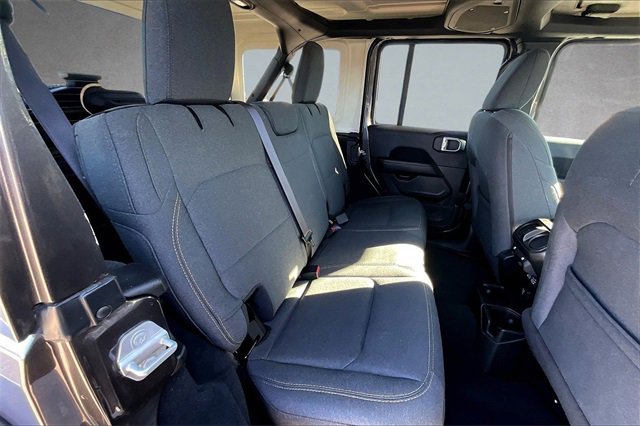 Used 2025 Jeep Wrangler Sahara image 25