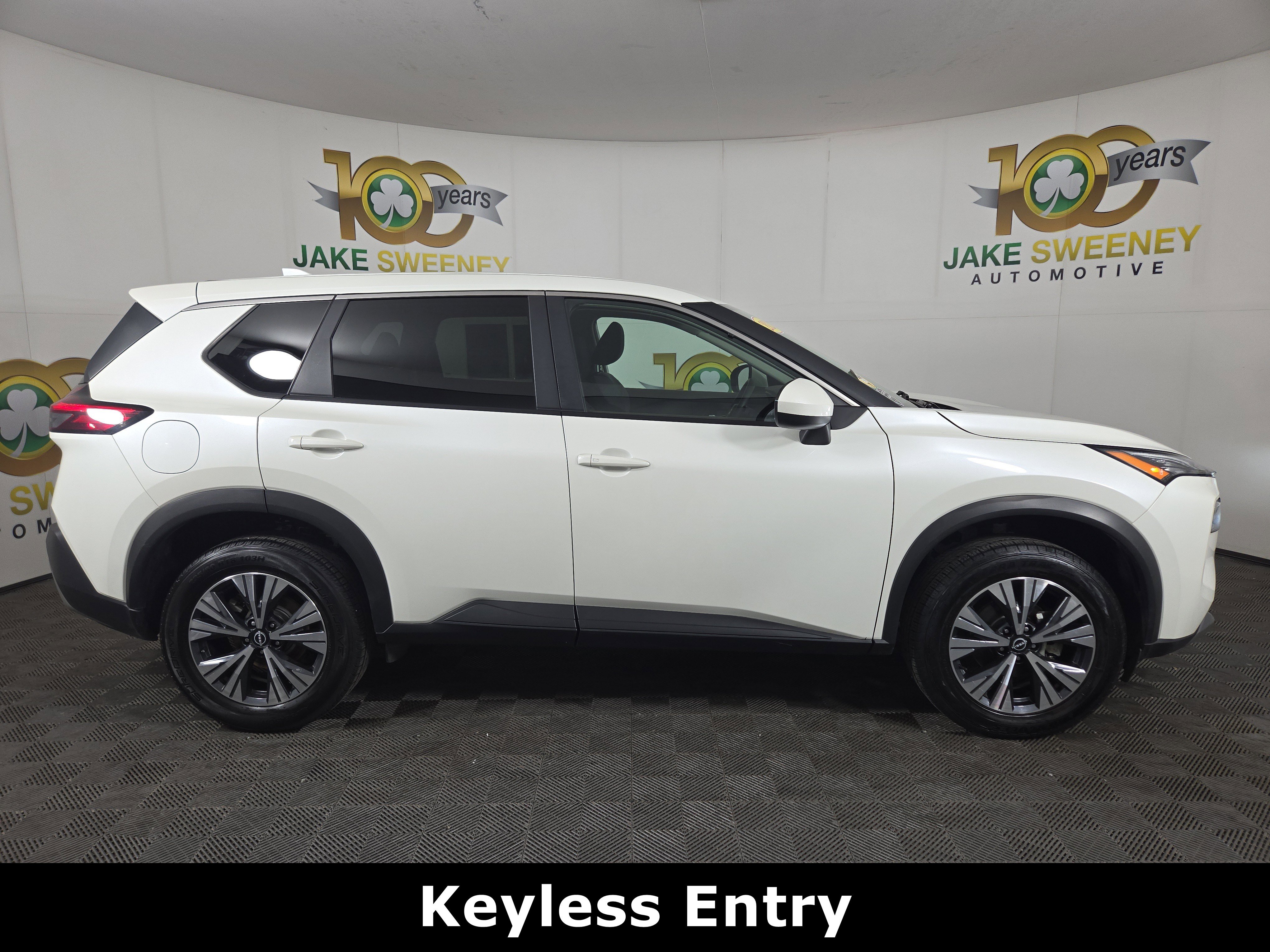 Used 2023 Nissan Rogue SV image 11
