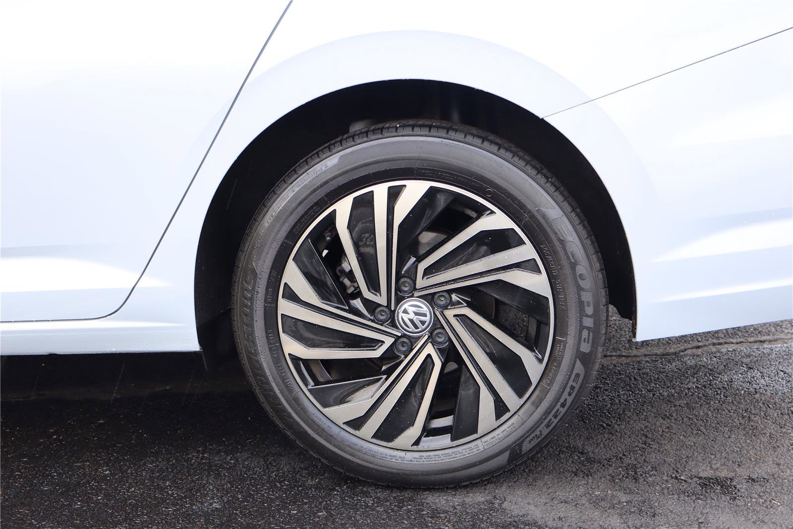 Used 2019 Volkswagen Jetta SEL Premium image 11