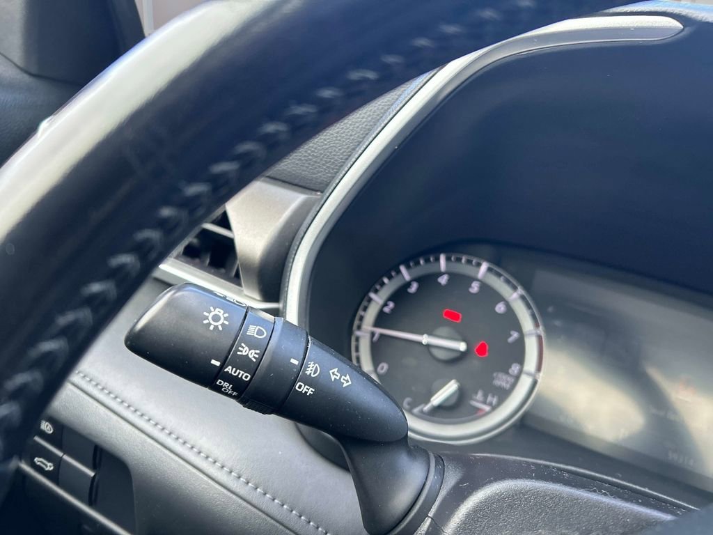 Used 2020 Toyota Highlander XLE image 26