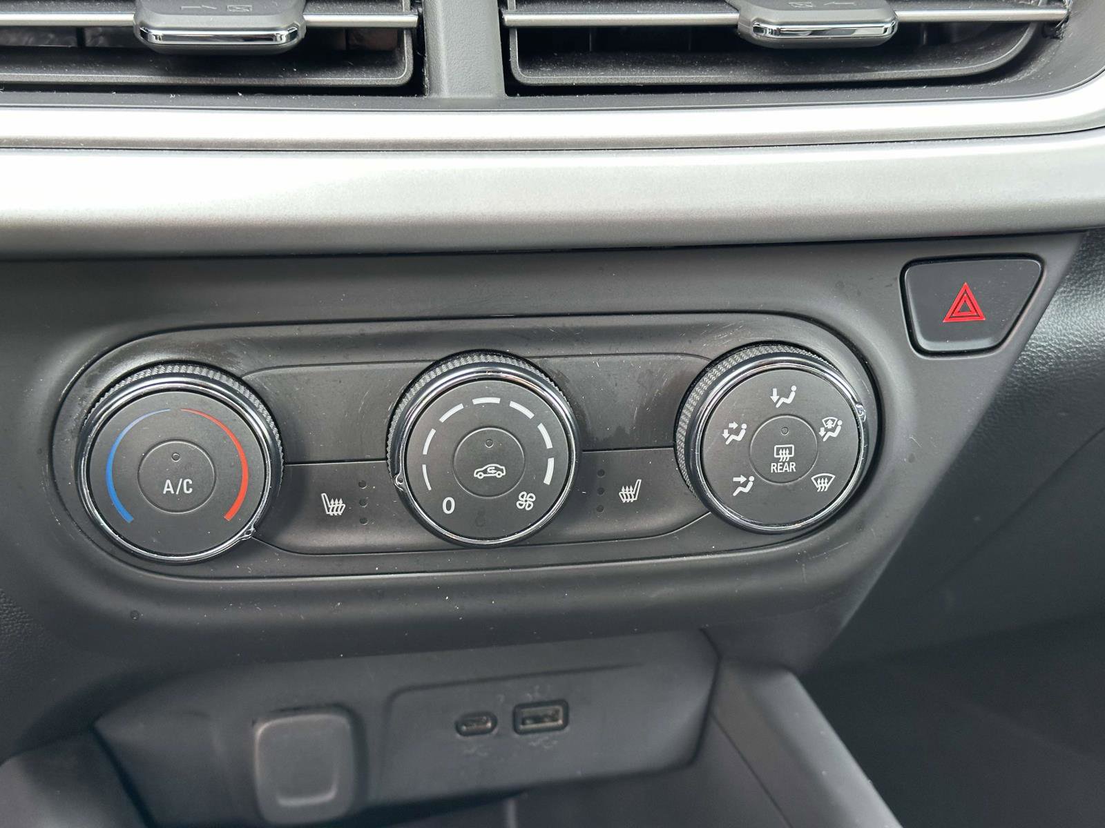 Used 2024 Chevrolet Trax LS w/ LS Convenience Package image 27