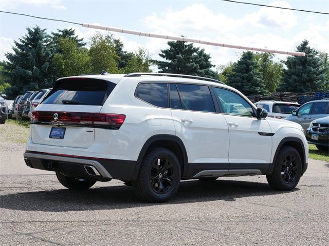 New 2025 Volkswagen Atlas Peak Edition SE image 2