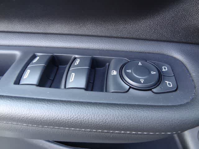 Used 2024 GMC Terrain SLT AWD/4WD image 17
