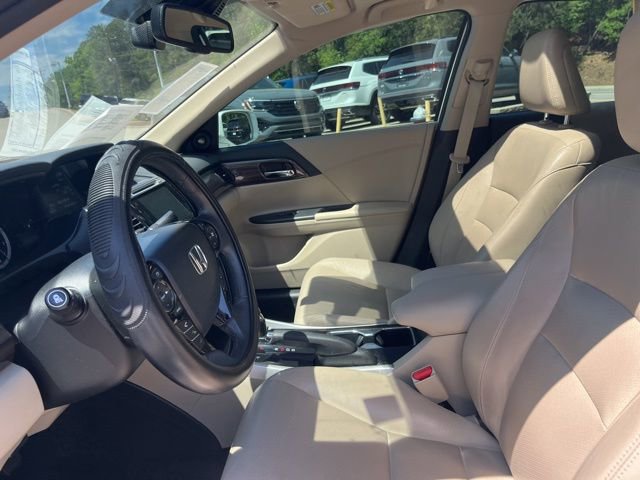 Used 2017 Honda Accord Touring image 7