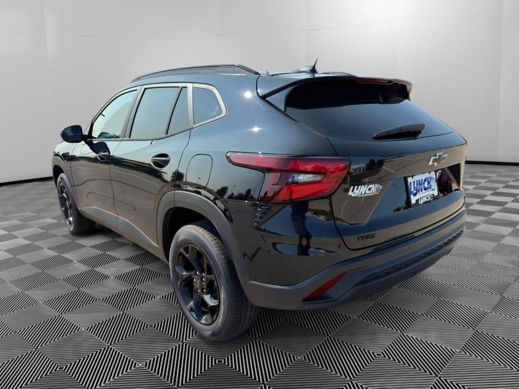 New 2026 Chevrolet Trax LT w/ Driver Confidence Package FWD image 3