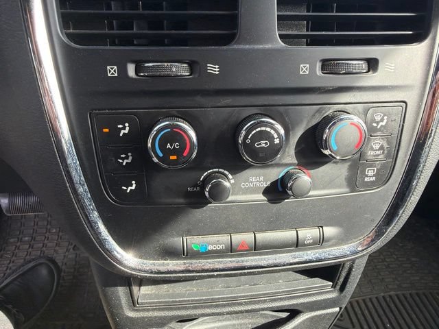 Used 2017 Dodge Grand Caravan SE FWD image 23
