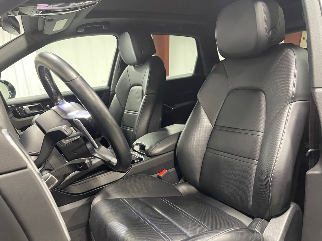Used 2022 Porsche Cayenne AWD/4WD image 19
