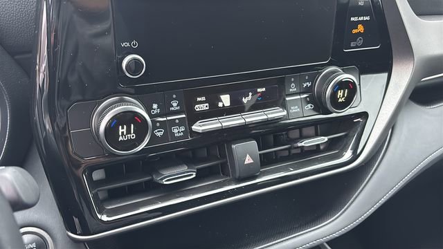 Used 2025 Toyota Highlander LE image 22