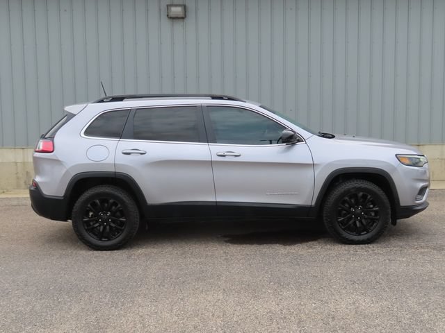 Used 2022 Jeep Cherokee Latitude w/ Comfort Safety Group AWD/4WD image 3
