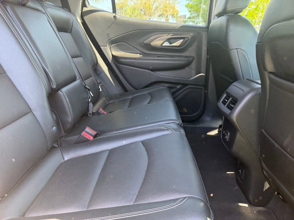 Used 2023 GMC Terrain SLT image 10