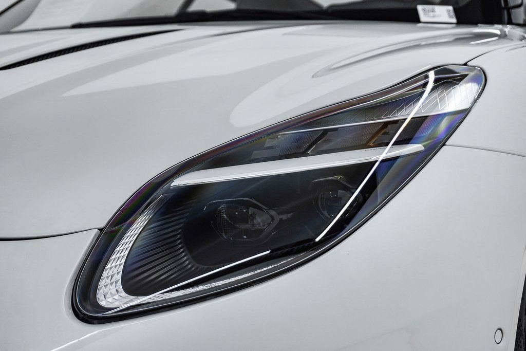 Used 2024 Aston Martin DB12 Coupe RWD image 15