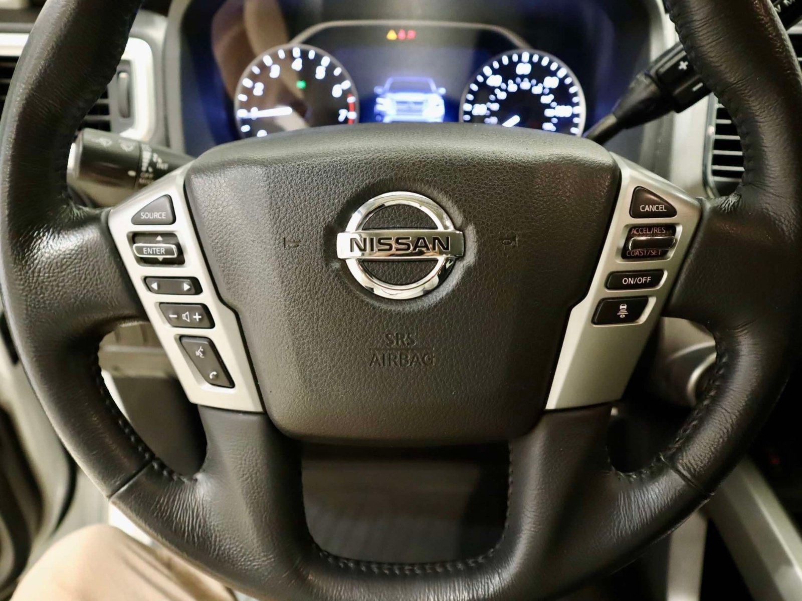 Used 2021 Nissan Titan SV w/ SV Convenience Package AWD/4WD image 21