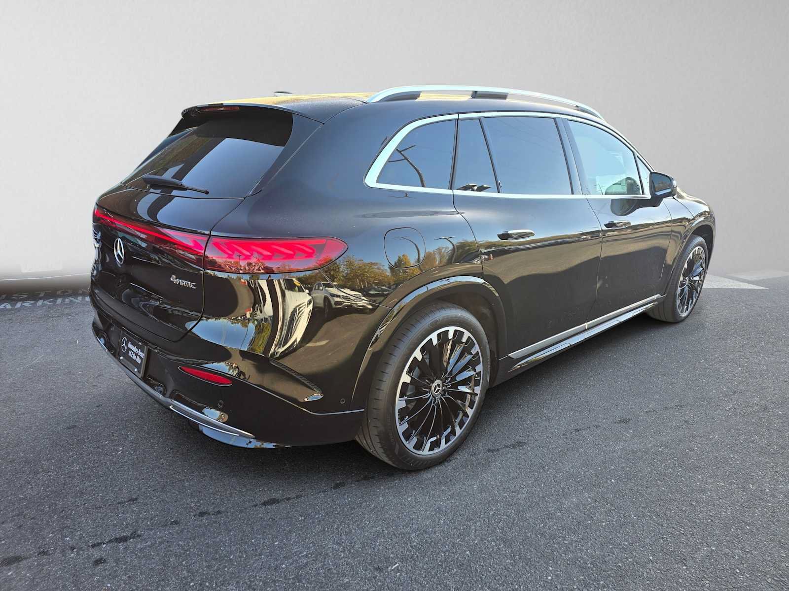 New 2027 Mercedes-Benz EQS 400 4MATIC SUV image 3