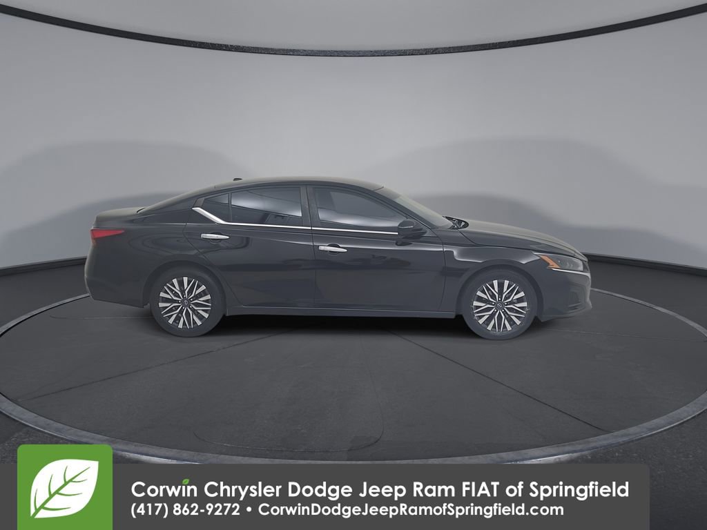 Used 2023 Nissan Altima 2.5 SV image 2