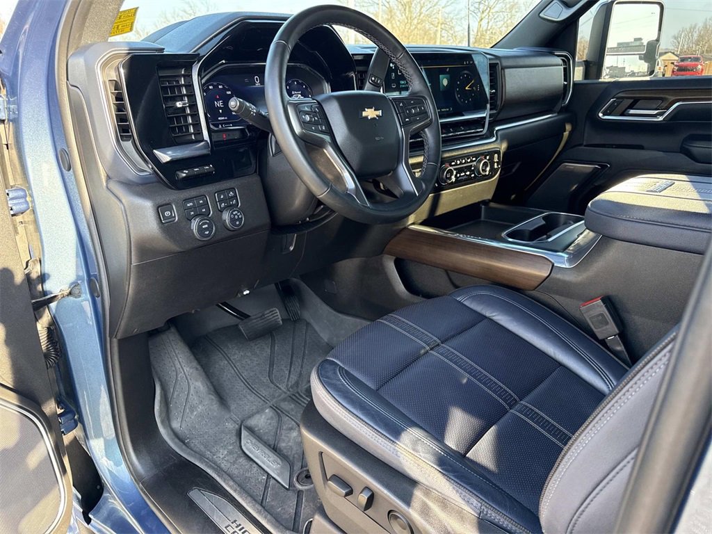Used 2024 Chevrolet Silverado 2500 High Country w/ Technology Package image 8