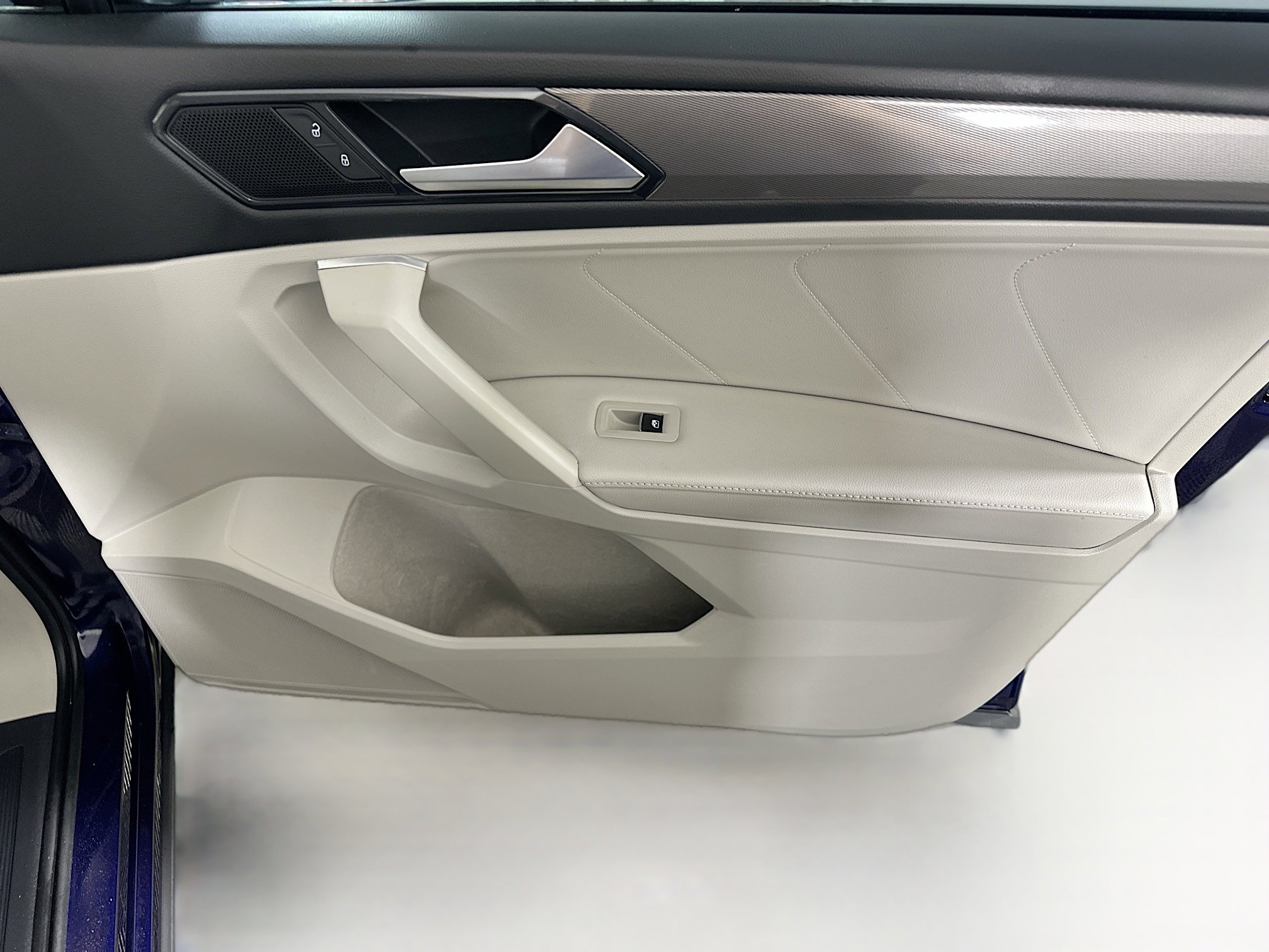 Used 2022 Volkswagen Tiguan SE image 32