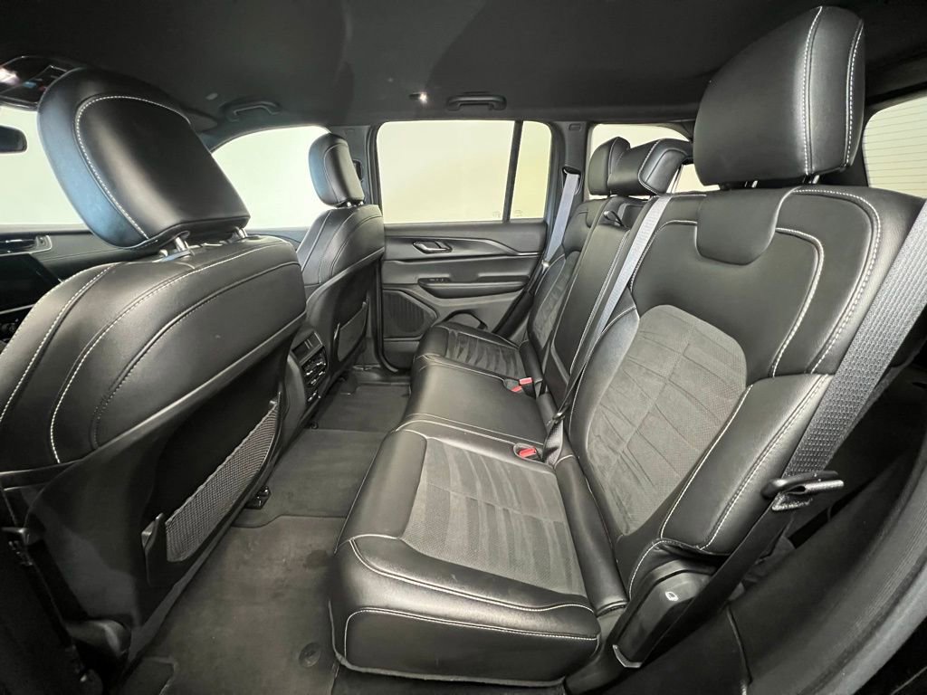 Used 2024 Jeep Grand Cherokee Altitude image 5