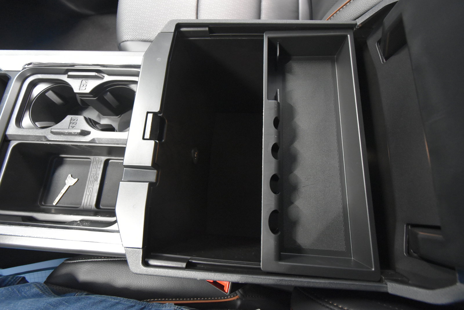 New 2025 Ford F350 Lariat w/ Lariat Ultimate Package image 17