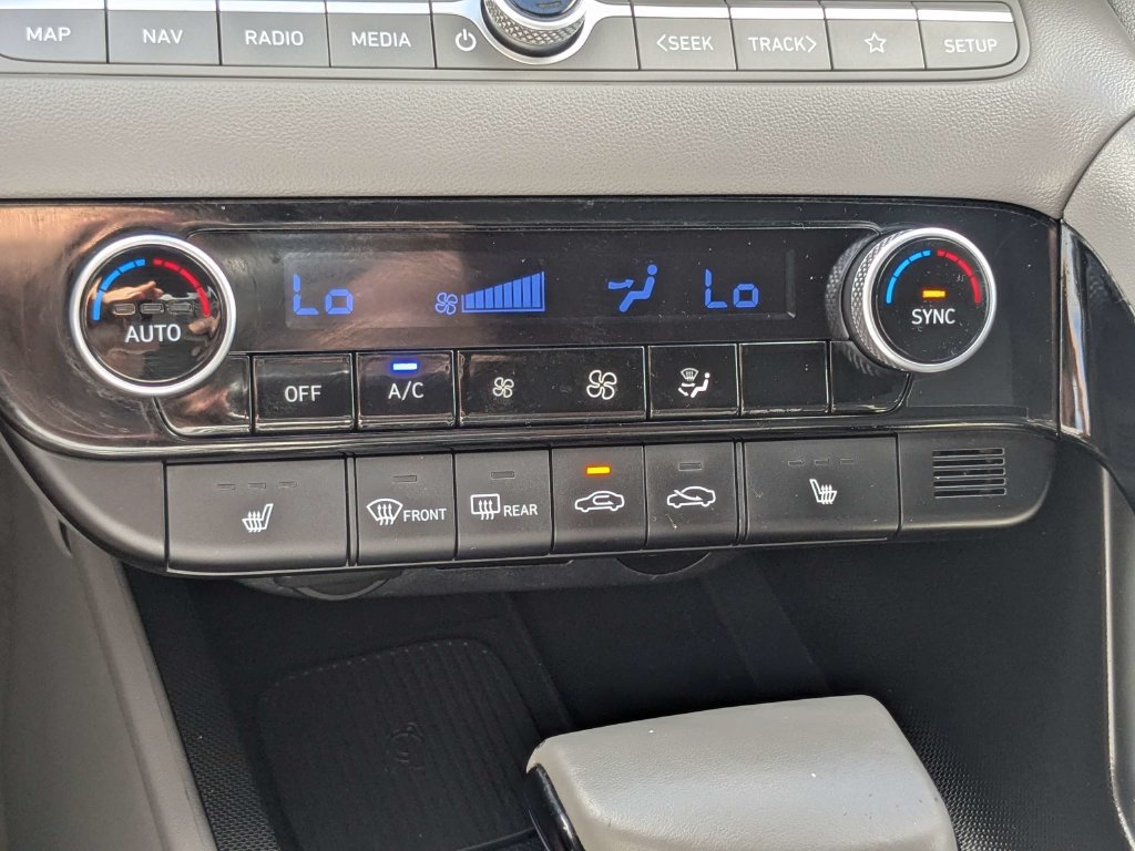 Used 2025 Hyundai Elantra SEL FWD image 26