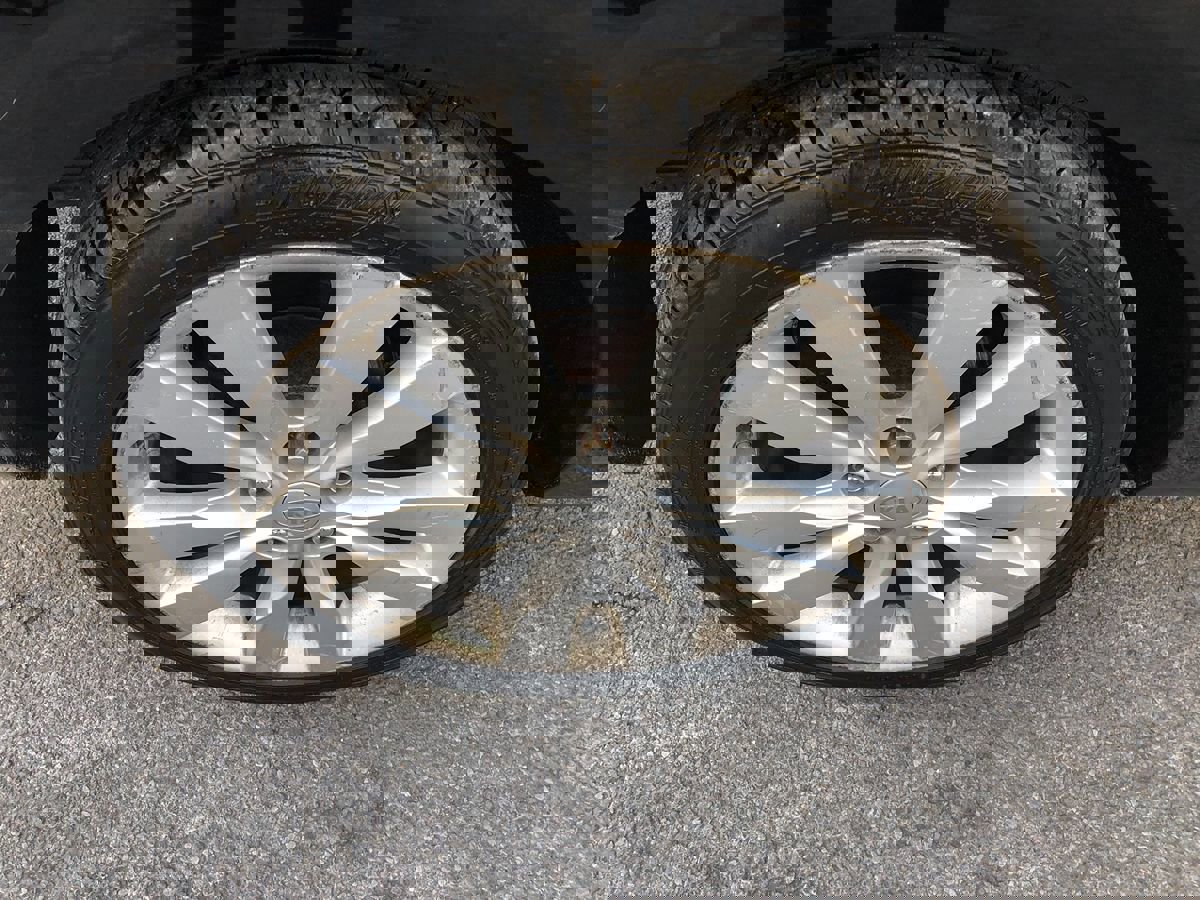 Used 2010 Kia Forte SX image 9