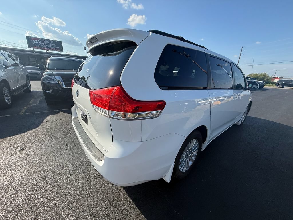 Used 2014 Toyota Sienna XLE FWD image 3
