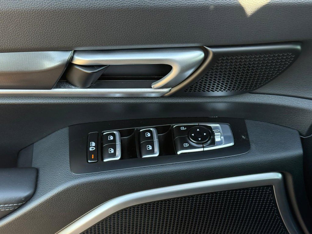 Used 2025 Kia Telluride S AWD/4WD image 18