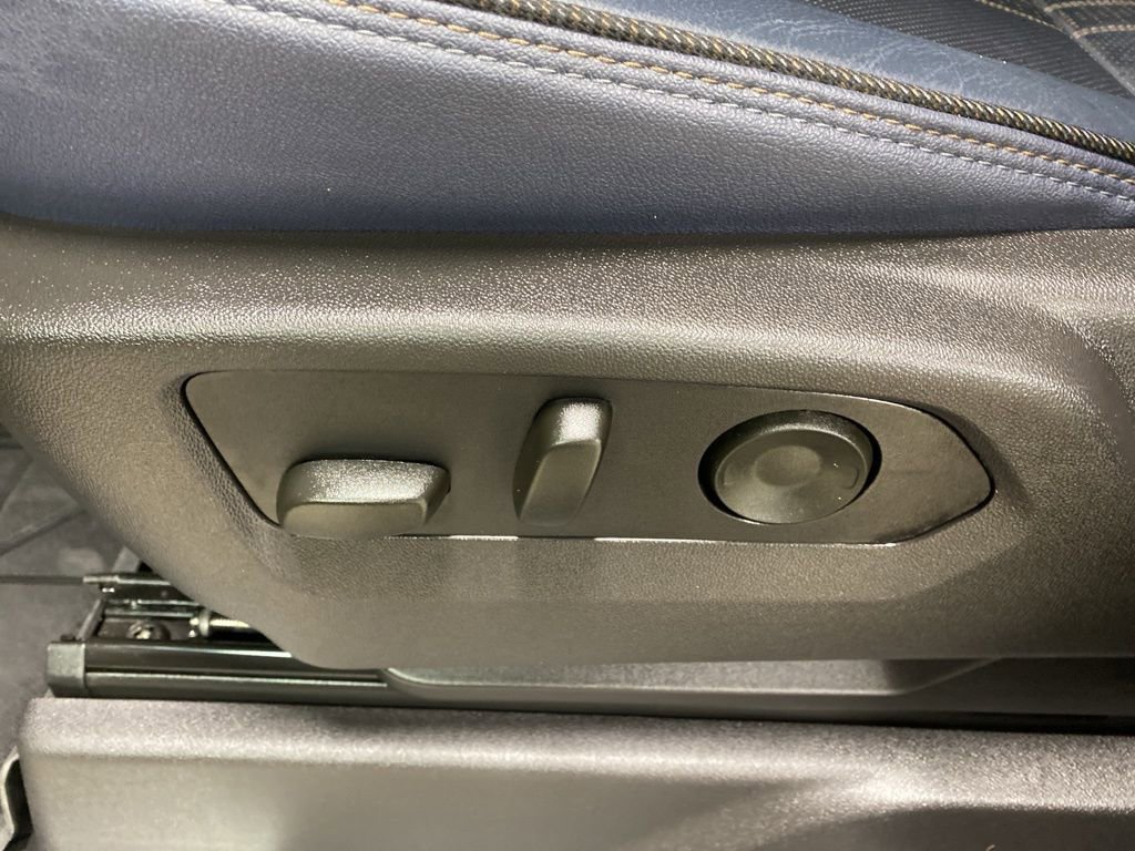 Used 2024 Chevrolet Silverado 1500 High Country w/ Technology Package image 28